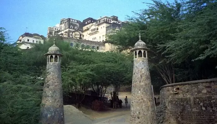 Neemrana Fort Palace - नीमराना फोर्ट पैलेस