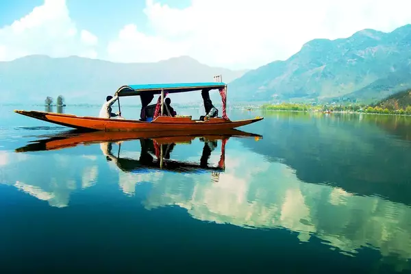 Most beautiful places to visit in Kashmir in Hindi