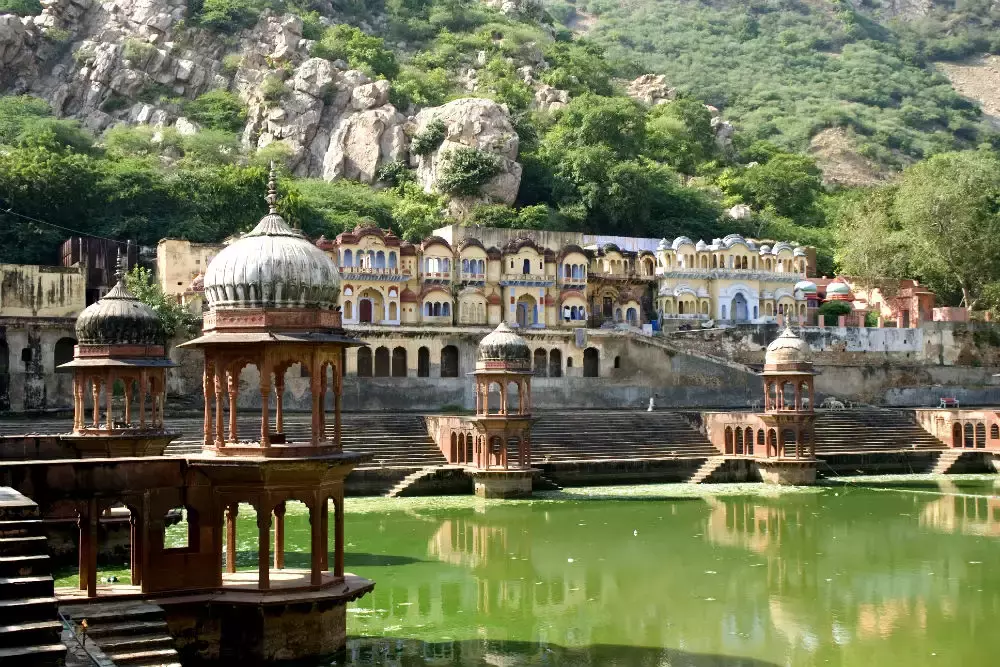 जयपुर के पास पर्यटन स्थल अलवर- Alwar tourist places near Jaipur in Hindi