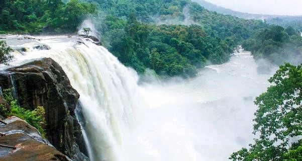 भारत के प्रमुख जलप्रपात अथिरापल्ली जलप्रपात- Athirapally Famous Waterfalls In India In Hindi