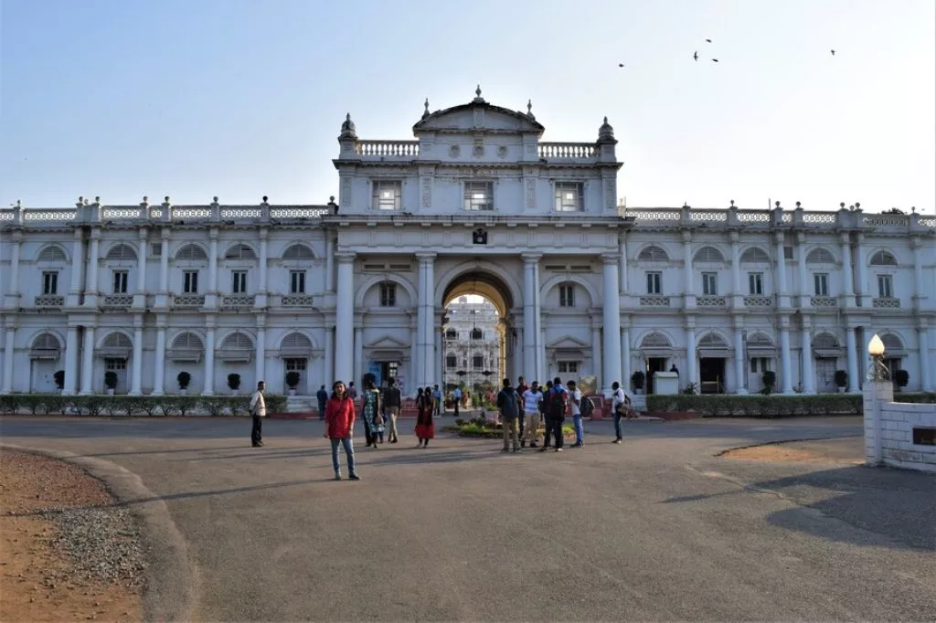 जय विलास पैलेस संग्रहालय - Jai Vilas Palace Museum in Gwalior in Hindi