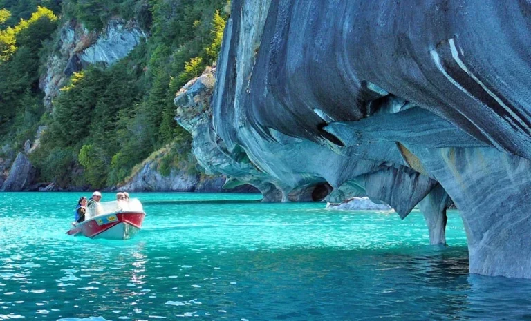 Best Natural Wonders in India in Hindi