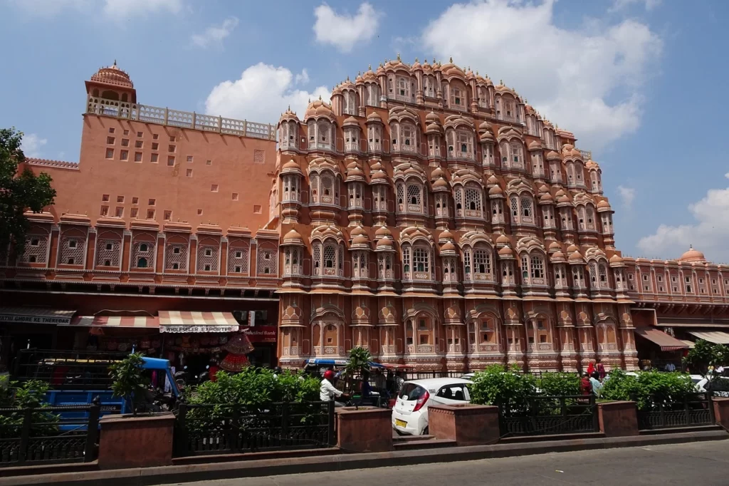 हवा महल की वास्तुकला के बारे में विवरण-Details About Architecture Of Hawa Mahal