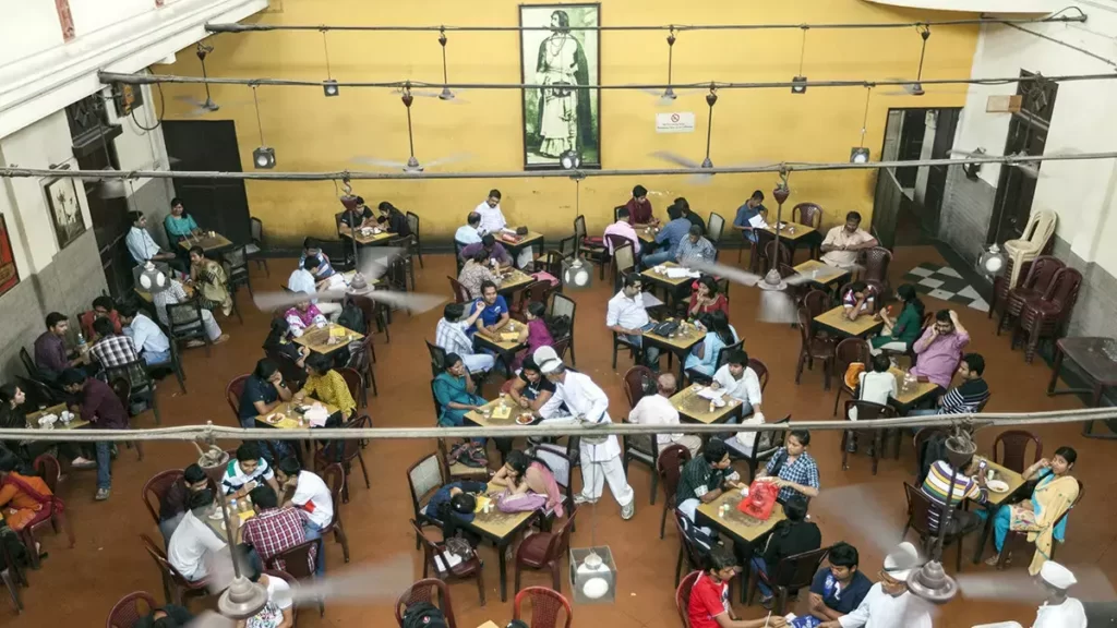 भारतीय कॉफी हाउस में कॉफी का आनंद लें- Enjoy Coffee At Indian Coffee House in Hindi