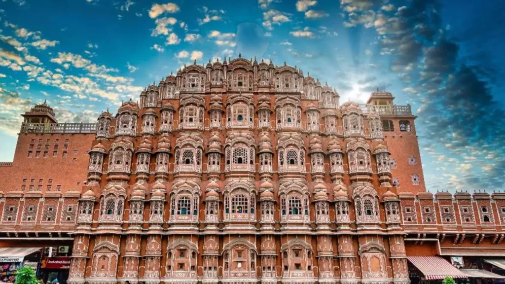  राजस्थान में देखने लायक जगह हवा महल - Rajasthan Mein Dekhne Layak Jagah Hawa Mahal in Hindi - ऐतिहासिक पर्यटन स्थल