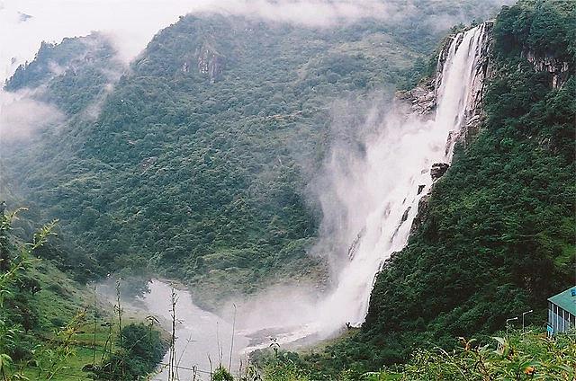 नूरनांग जलप्रपात-Nuranang Falls