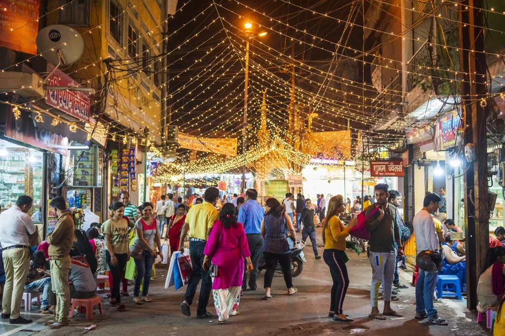 पाटनकर और सराफा बाजार - Shop At Patankar And Sarafa Bazaars in Hindi