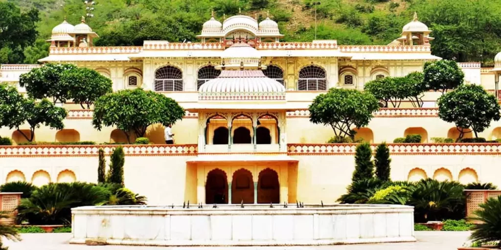 जयपुर के प्रसिद्ध पर्यटन स्थल | Famous Tourist Places in Jaipur in Hindi