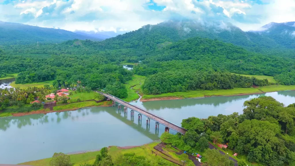 कोच्चि के पास घूमने की जगह थाट्टेकड़ पक्षी अभ्यारण्य -Thattekad Bird Sanctuary in Kochi in Hindi