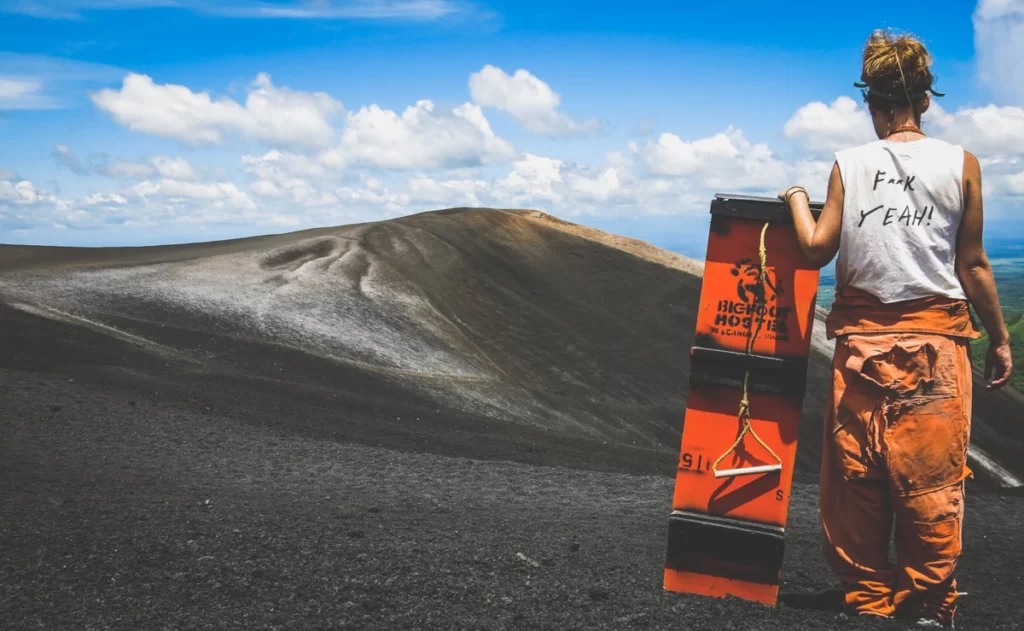 ज्वालामुखी बोर्डिंग- Most Dangerous Adventure Sports Volcano Boarding in Hindi 