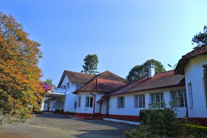 ऑटम ट्रीज होटल मुन्नार -Autumn Trees Hotel Munnar in Hindi