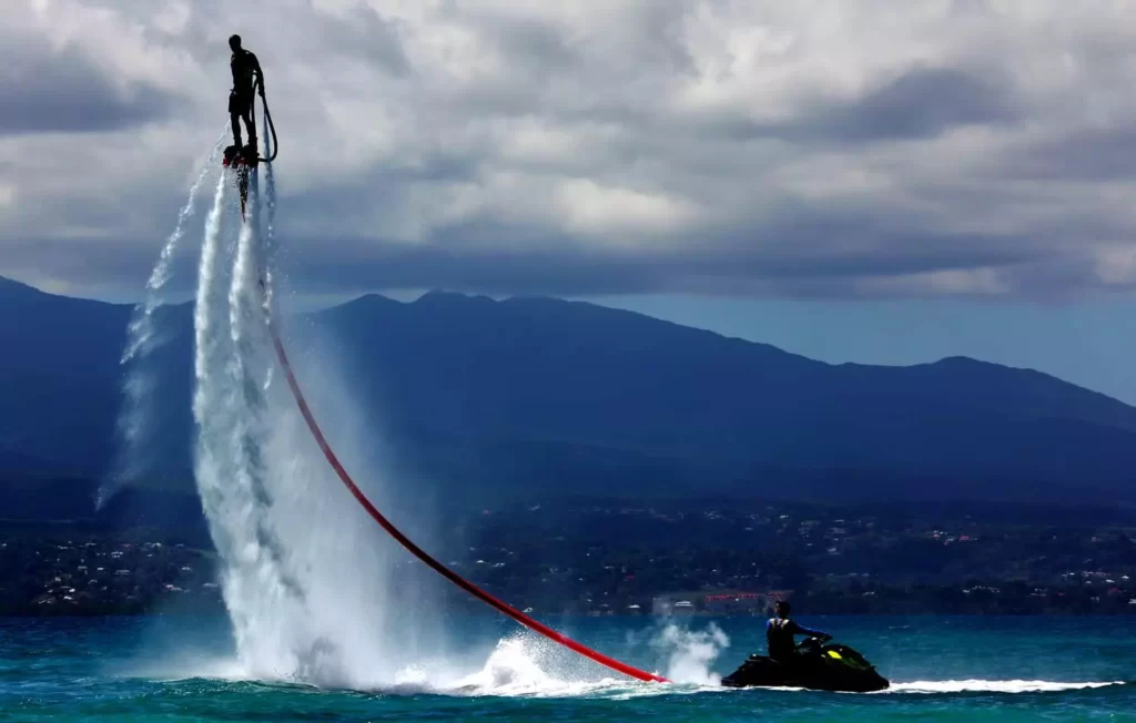 भारत के एडवेंचरस डेस्टिनेशन फ्लाईबोर्डिंग -  Flyboarding 