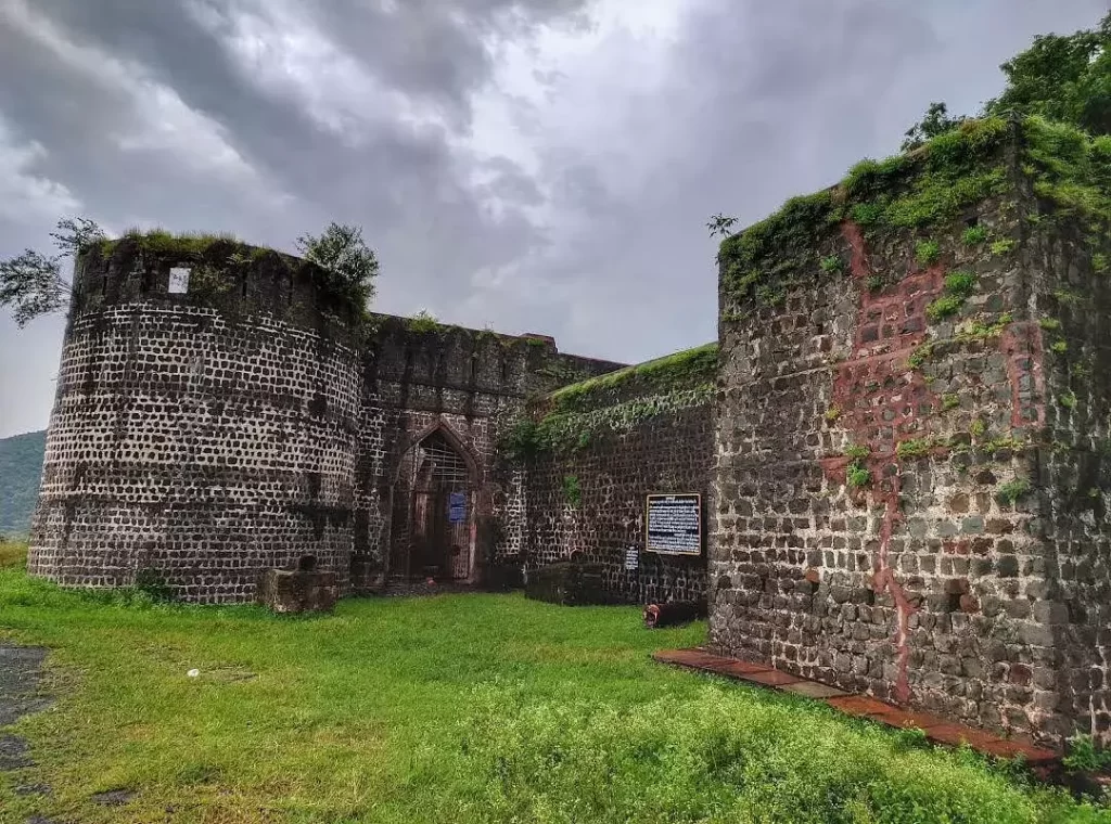 इंदौर के ऐतिहासिक स्थल महू किला - Indore ke etihasik Sthal Mhow Fort in Hindi