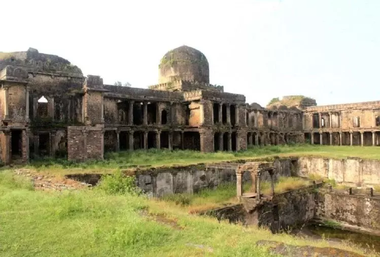 भोपाल के ऐतिहासिक स्थल रायसेन का किला- Bhopal ke etihasik Sthal Raisen Fort in Hindi