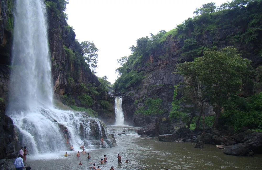 इंदौर में घूमने की जगह सीतलमाता जलप्रपात- Sitlamata Waterfalls indore in Hindi