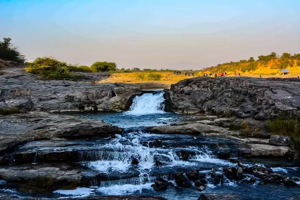 गुजरात के पास पर्यटन स्थल ज़ांज़ारी झरने