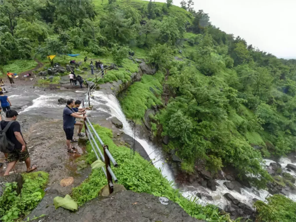चिंचोटी जलप्रपात-Chinchoti Waterfall