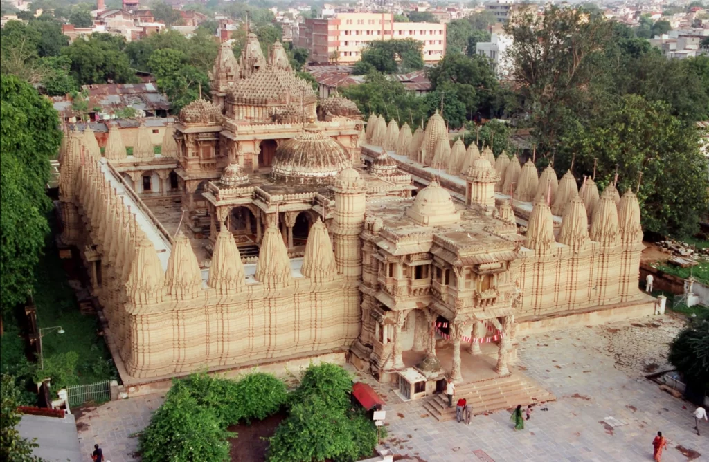अहमदाबाद के प्रमुख मंदिर हाथीसिंह जैन मंदिर