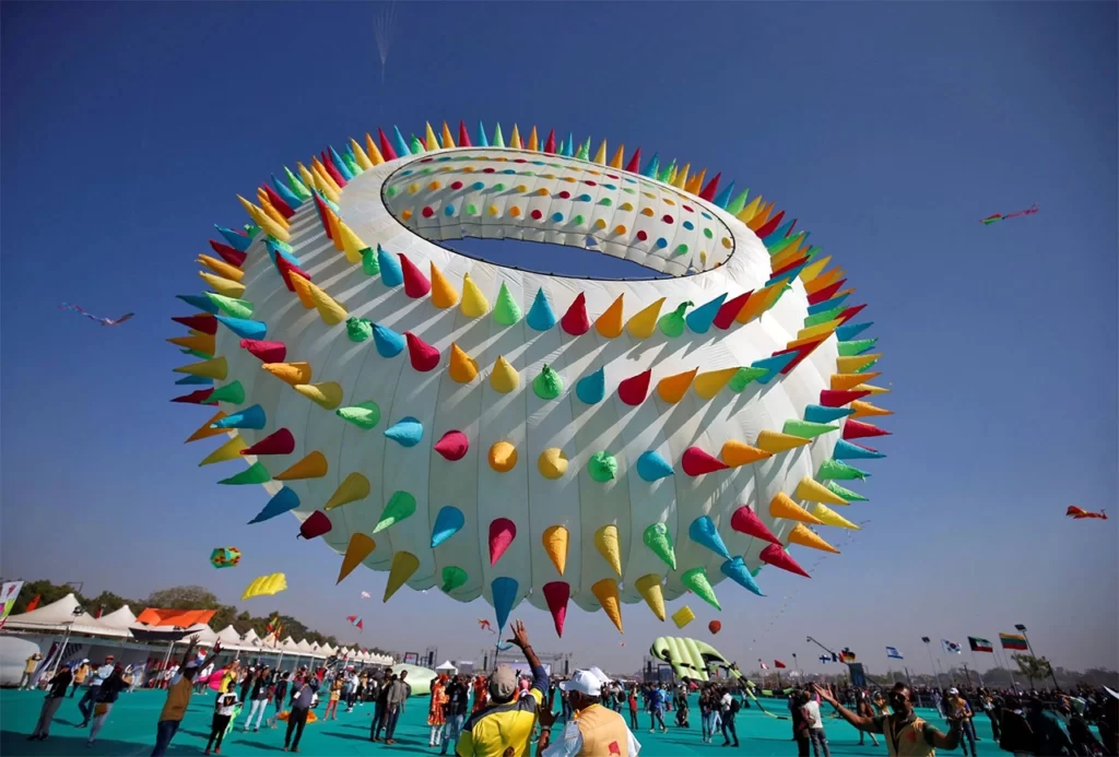 पतंग उत्सव क्यों मनाया जाता है - अहमदाबाद में अंतरराष्ट्रीय पतंग उत्सव