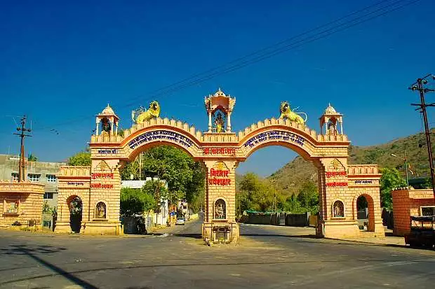 सोमनाथ के प्रमुख पर्यटन स्थल जूनागढ़ गेट