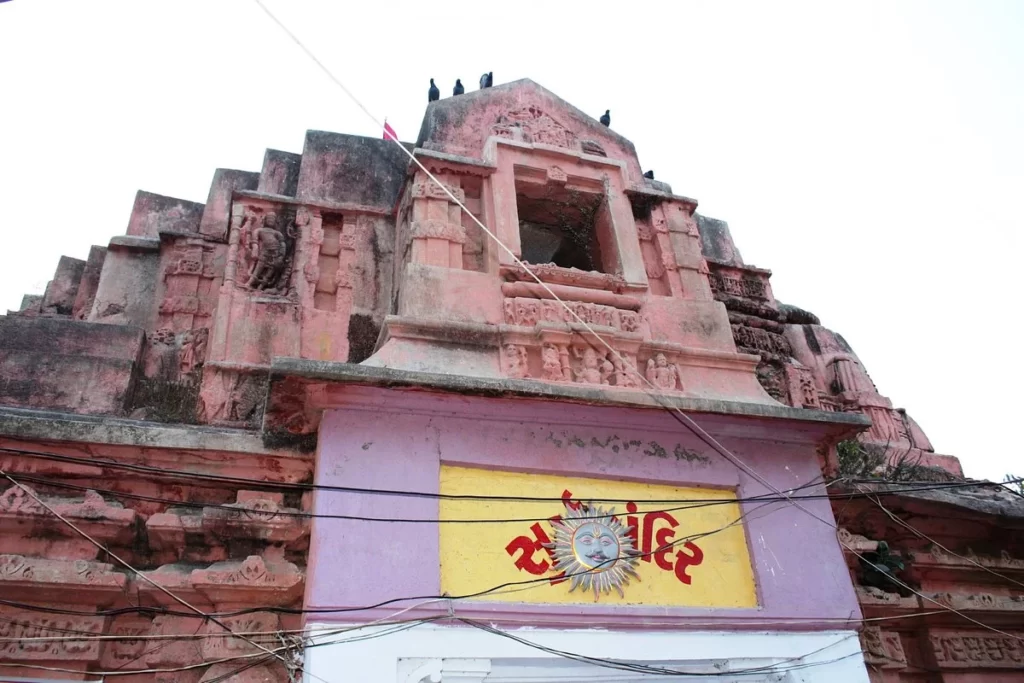 सोमनाथ के प्रमुख पर्यटन स्थल सूरज मंदिर - सोमनाथ में घूमने की जगह
