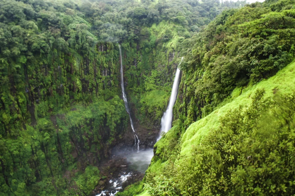 वोघर जलप्रपात-Thoseghar Falls