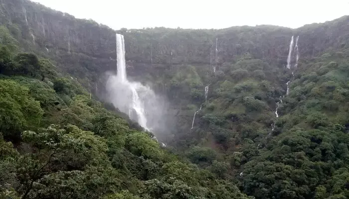 वज्रई जलप्रपात-Vajrai Waterfall