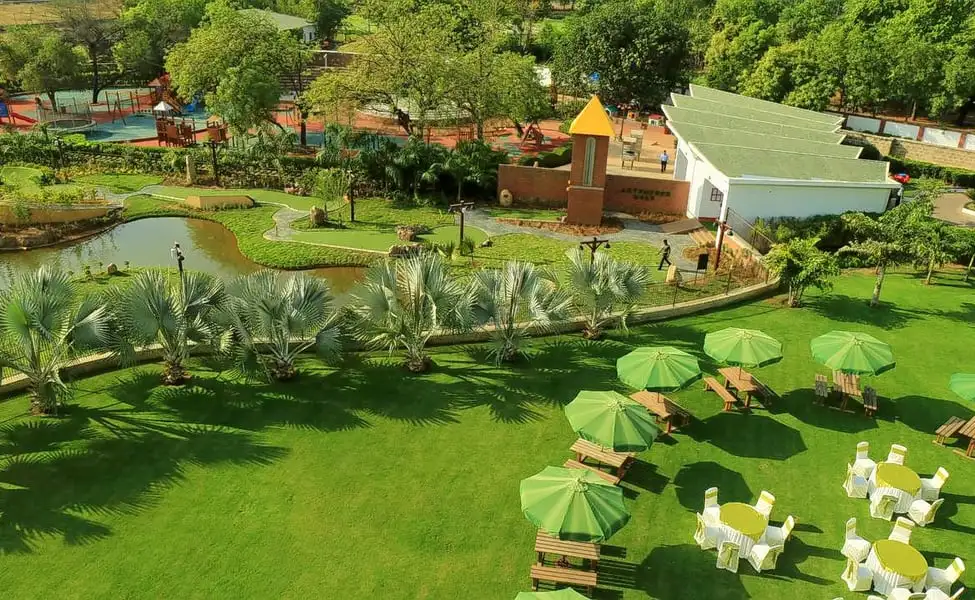 गुलमोहर ग्रीन्स गोल्फ क्लब -Gulmohar Greens Golf Club 