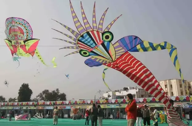 अंतर्राष्ट्रीय पतंग महोत्सव गुजरात कैसे मनाये
