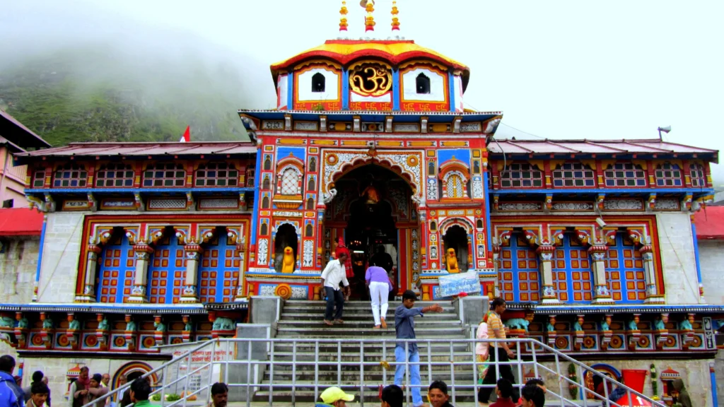 उत्तराखंड में पर्यटन स्थल Badrinath temple  